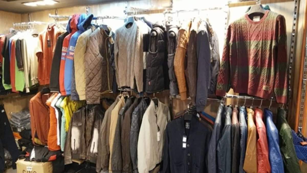 تغير في طرق عرضها «المبهر»..   فضاءات كبرى لبيع «الفريب الرفيع» استحوذت على حرفاء الملابس الجاهزة